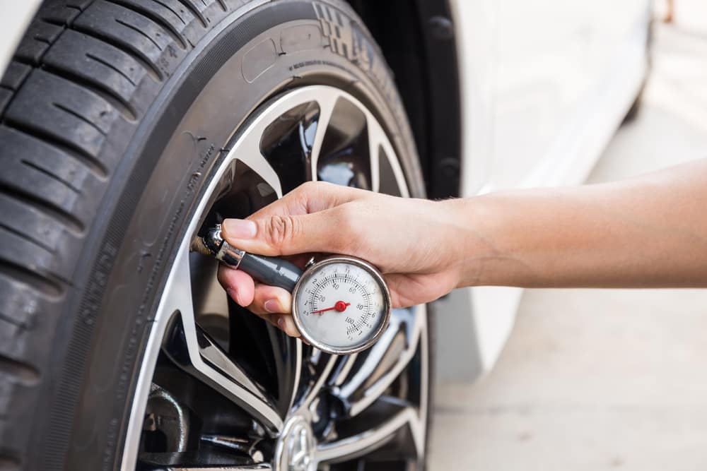 How to Inspect the Pressure in Your Tires